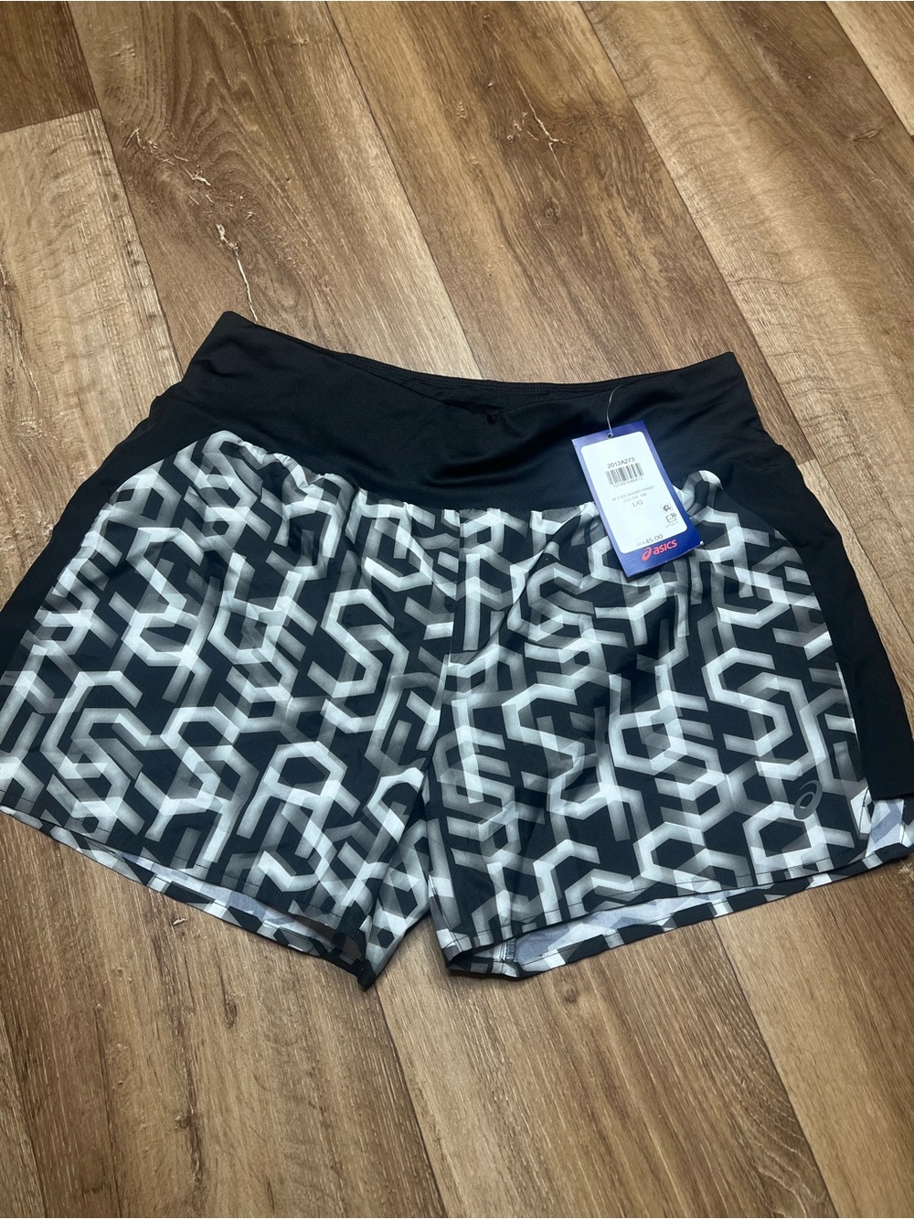 ASICS   Womens running short with Biding Size L Black Pattern NWT